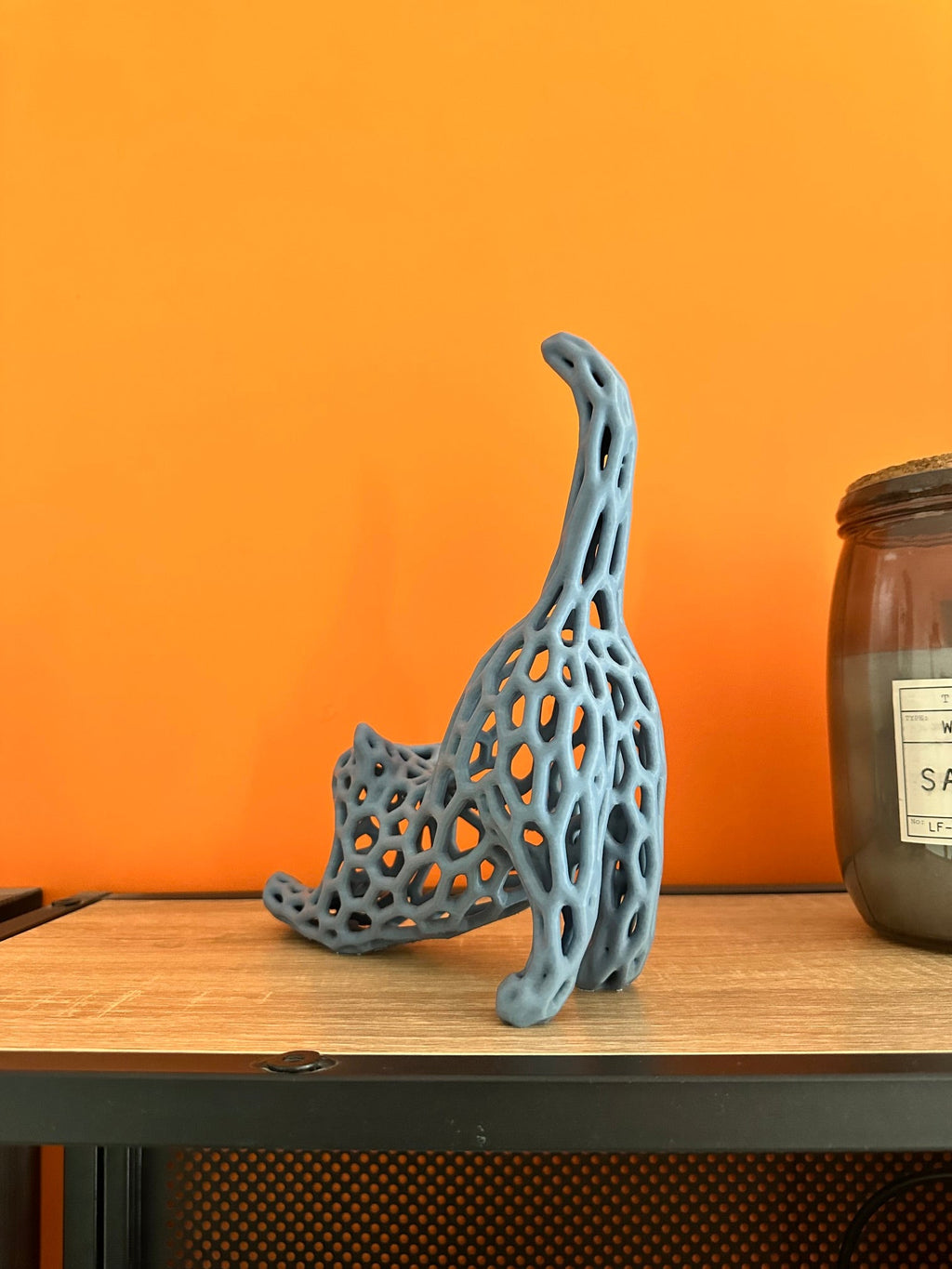 Chat Ajouré en Étirement – Statue Décorative Moderne